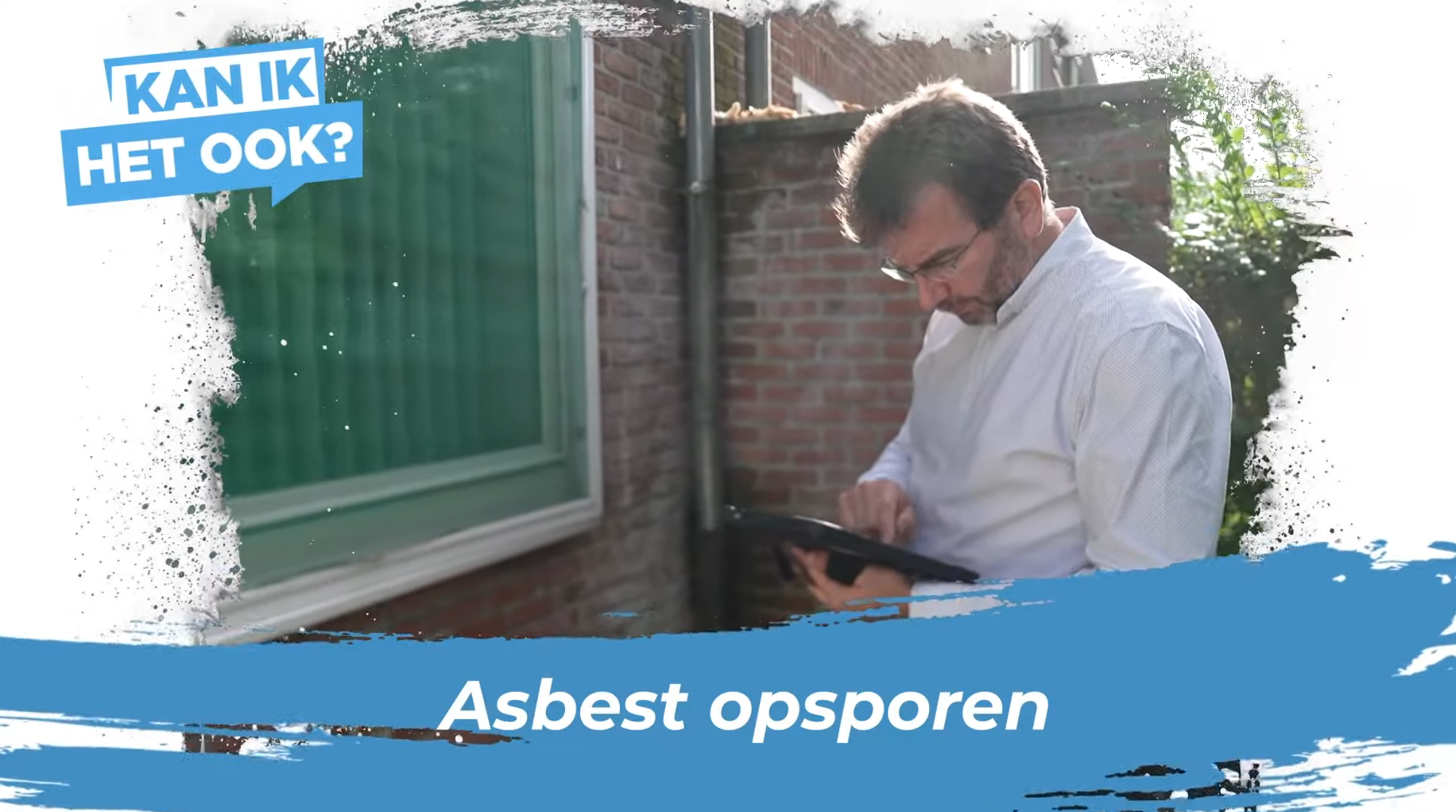 Asbestverwijdering op een dak in uitvoering