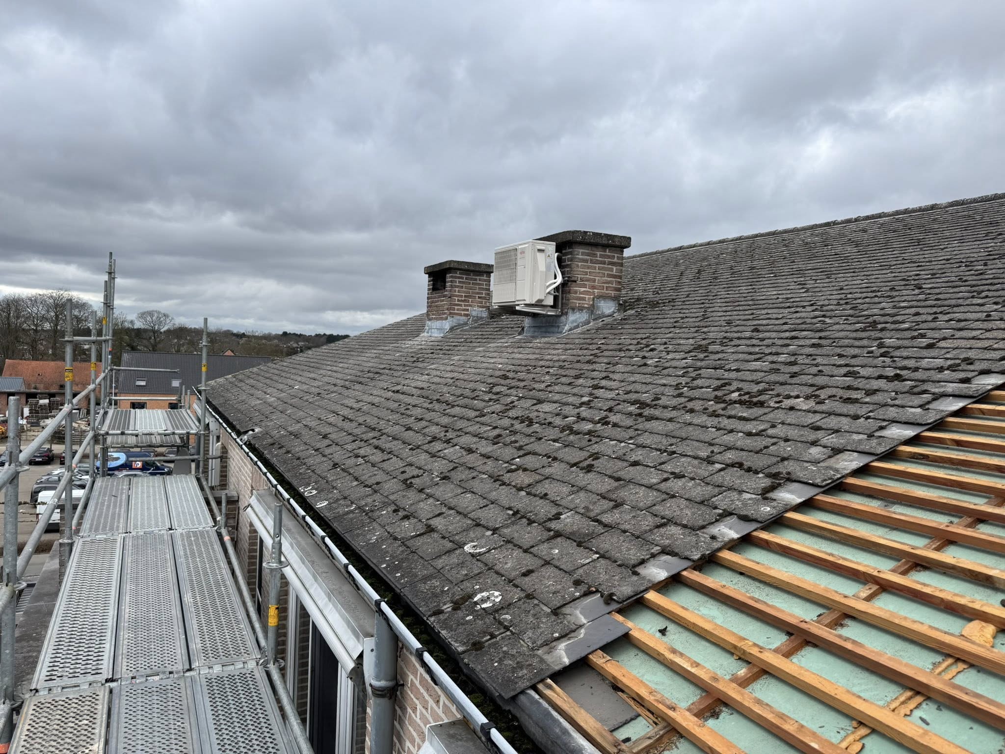 Sanering asbest leiendak te Scherpenheuvel – Jasper Leemans Asbestverwijdering